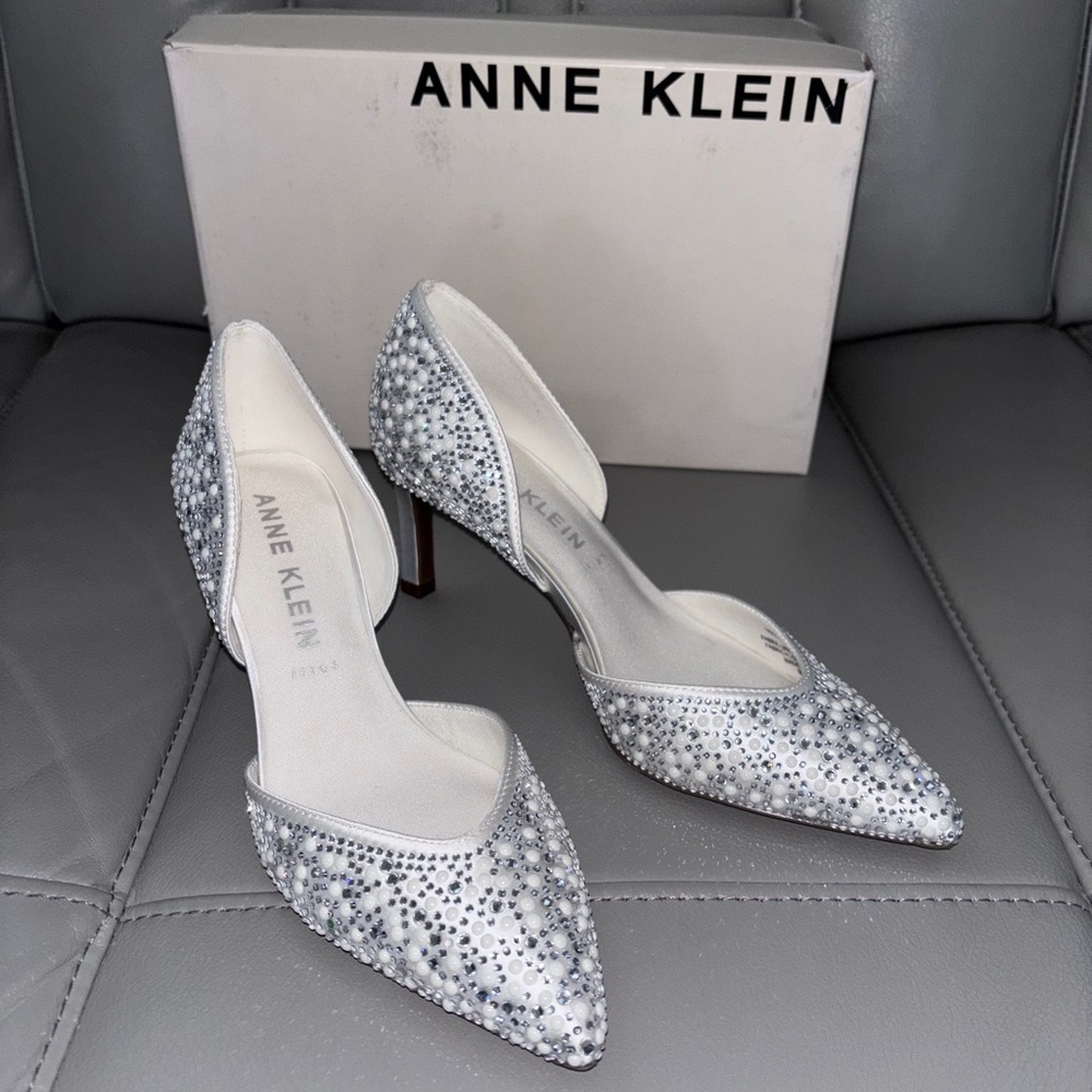 Anne Klein Akriella White Sparkly Heel Pumps Size 6 NIB